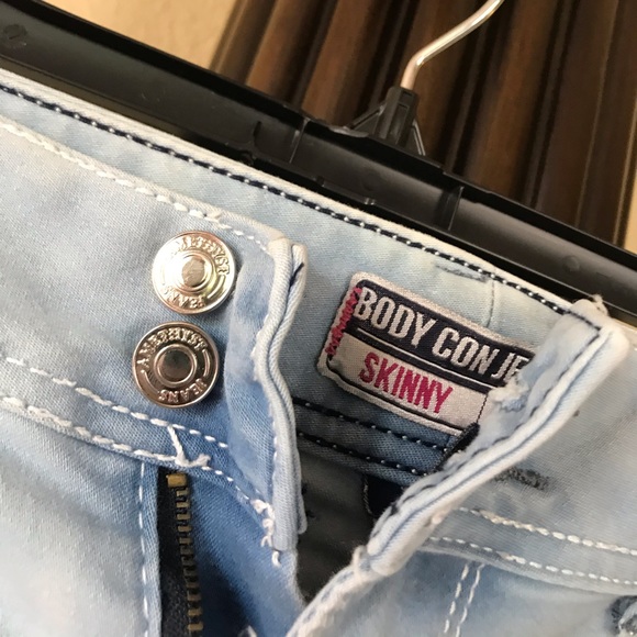 Ripped Light Blue Jeans - Picture 3 of 8